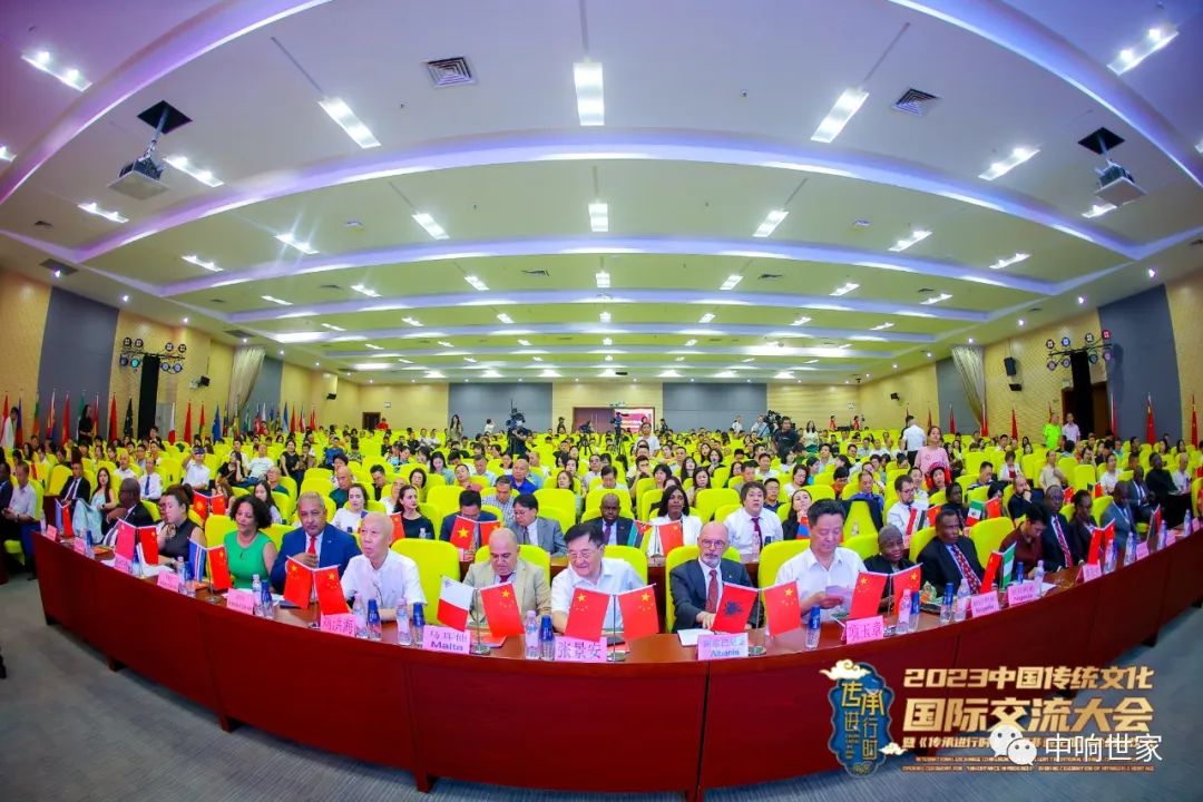 全球30多个国家驻华使团齐聚潮玩之都东莞，参加2023传统文化国际交流大会暨莅临富之馀公司参观考察